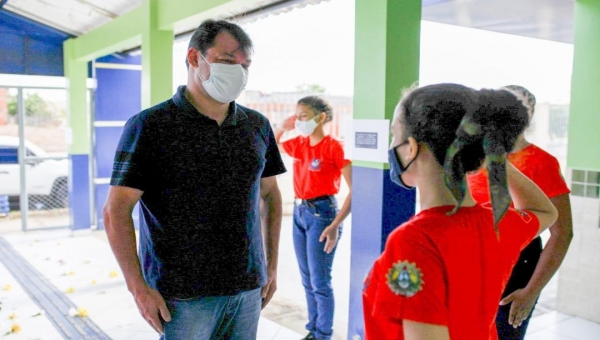 Ano letivo 2021: Roberto Duarte visita Escola Cívico-Militar na Cidade do Povo